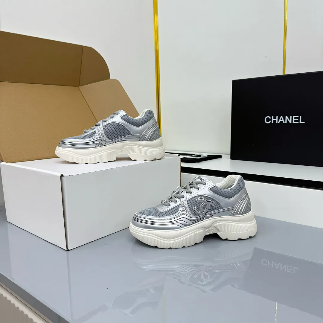👟👟Ex-factory price 660👟👟 Chanel bread shoes ~ original calfskin panda shoes Chanel 25C latest hot style panda black and white sports shoes casual sneakers Xiaoxiang hot item classic black and white panda color coco girls must pay Fabric: original custom mixed sheepskin lining: original imported breathable mesh lining outsole: Original molded rubber + TPU combination Size: Women's 35-41 Buy now👉 Buy now👉